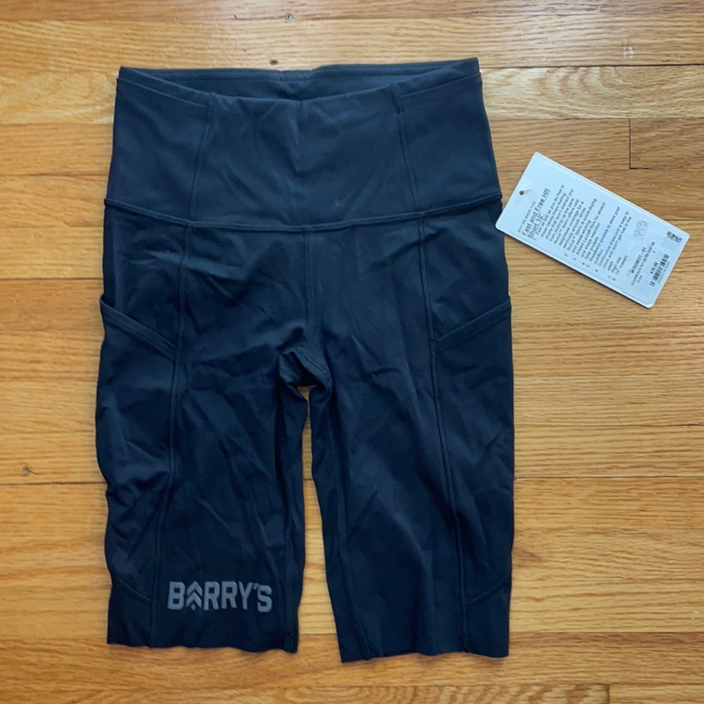 Brand new black Lululemon/Barry’s bike shorts with pockets!